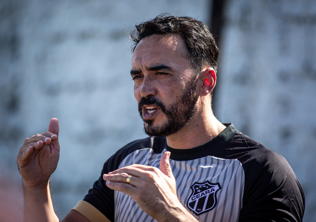 Zagueiro já foi apresentado oficialmente aos seus atletas. | Fotos: Gabriel Silva/Ceará SC