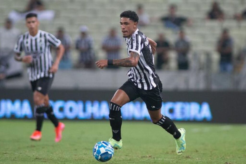 Jogador sofreu lesão na partida diante do Londrina/PR. | Foto: Felipe Santos/Cearasc