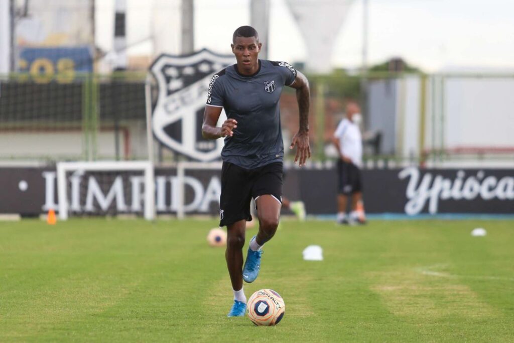 Jogador havia sido liberado para voltar a treinar no meio do ano. | Foto: Divulgação/Ceará SC