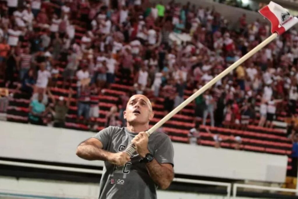 Com a camisa do clube tricolor, Itamar Schülle obteve um vice-campeonato pernambucano, perdendo o título nos pênaltis para o Salgueiro. | Foto: Rafael Melo/ SCFC