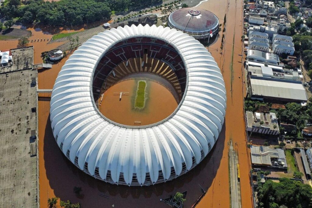 Beira-Rio, estádio do Inter, foi duramente afetado pelas enchentes. | Foto: Renan Mattos/Agência RBS